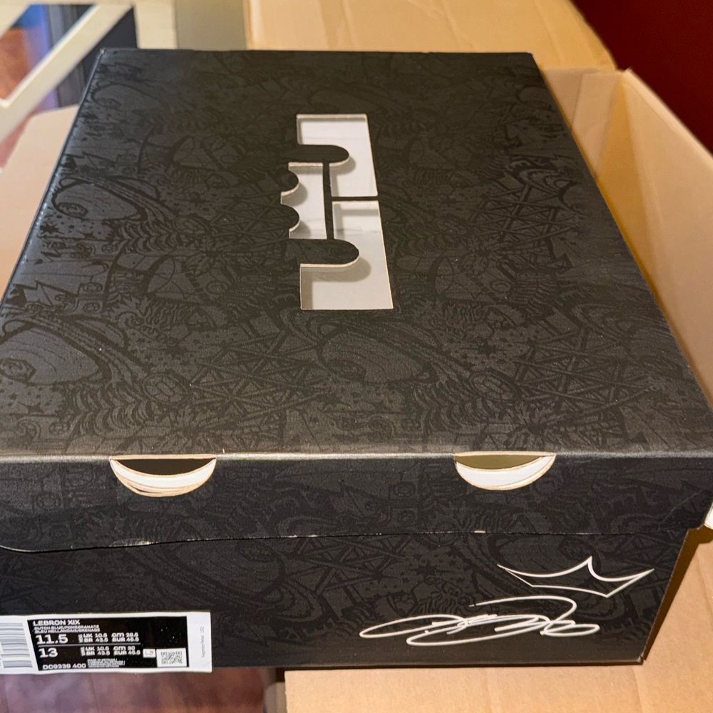 Empty Lebron XIX box